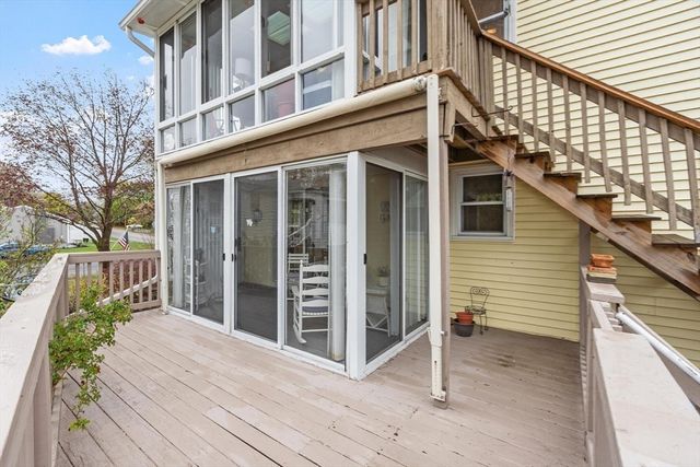 74 Harlem St, Lowell, MA 01854