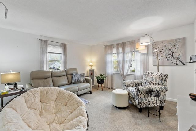 74 Harlem St, Lowell, MA 01854