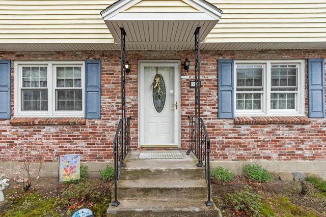 74 Harlem St, Lowell, MA 01854