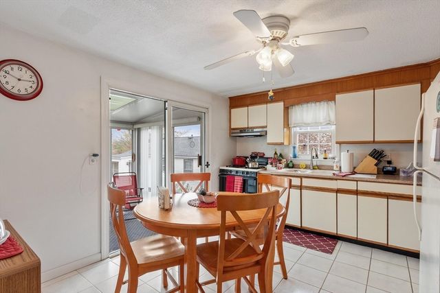 74 Harlem St, Lowell, MA 01854