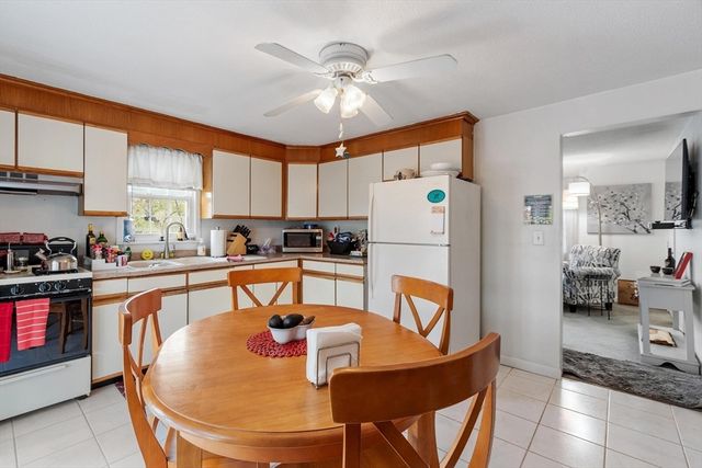 74 Harlem St, Lowell, MA 01854