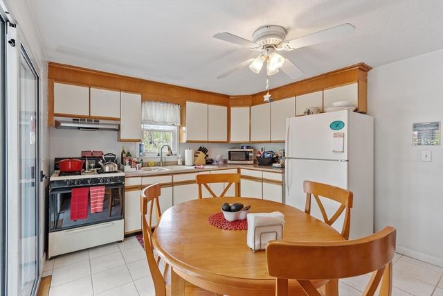 74 Harlem St, Lowell, MA 01854