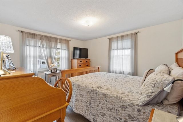 74 Harlem St, Lowell, MA 01854