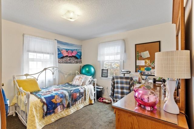 74 Harlem St, Lowell, MA 01854