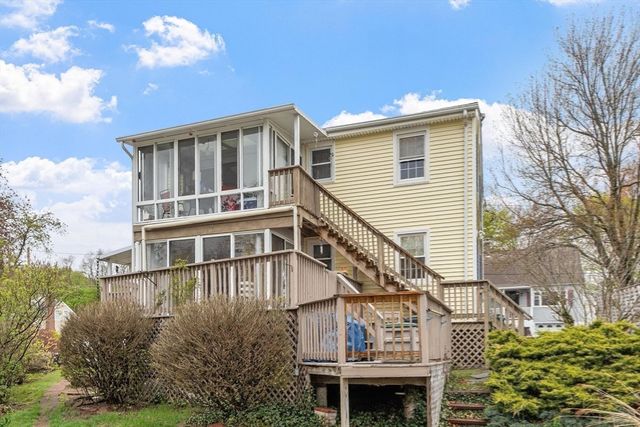 74 Harlem St, Lowell, MA 01854