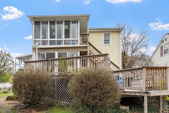 74 Harlem St, Lowell, MA 01854