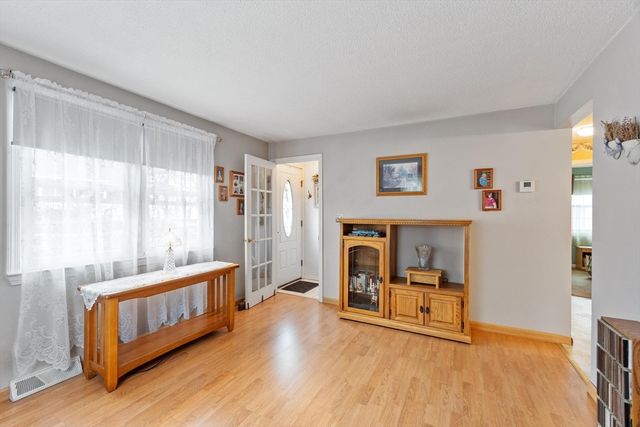 74 Harlem St, Lowell, MA 01854