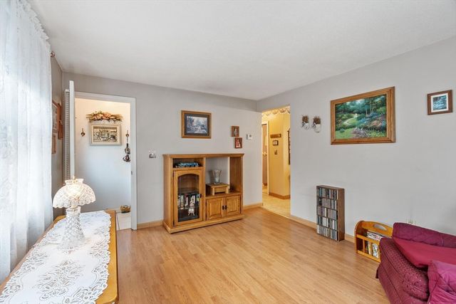 74 Harlem St, Lowell, MA 01854