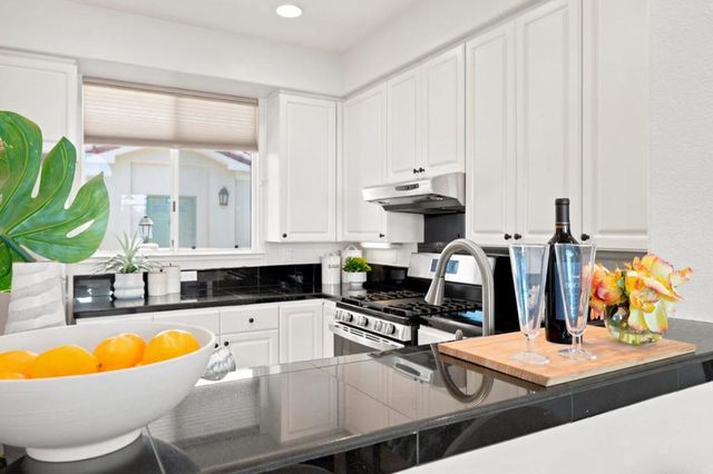 88 17th Avenue 304, San Mateo, CA 94402