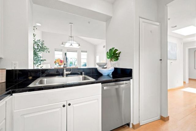 88 17th Avenue 304, San Mateo, CA 94402