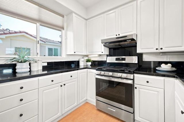 88 17th Avenue 304, San Mateo, CA 94402