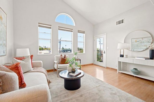 88 17th Avenue 304, San Mateo, CA 94402