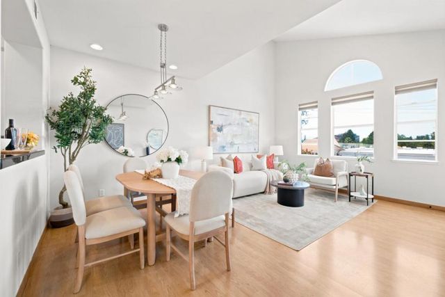 88 17th Avenue 304, San Mateo, CA 94402