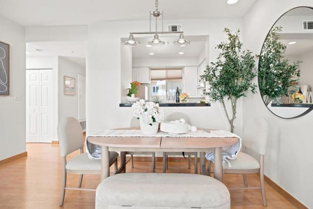 88 17th Avenue 304, San Mateo, CA 94402