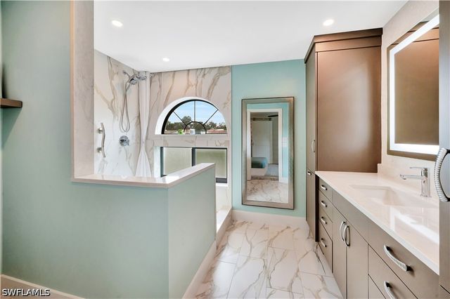 583 Beachwalk CIR Q-203, Naples, FL 34108