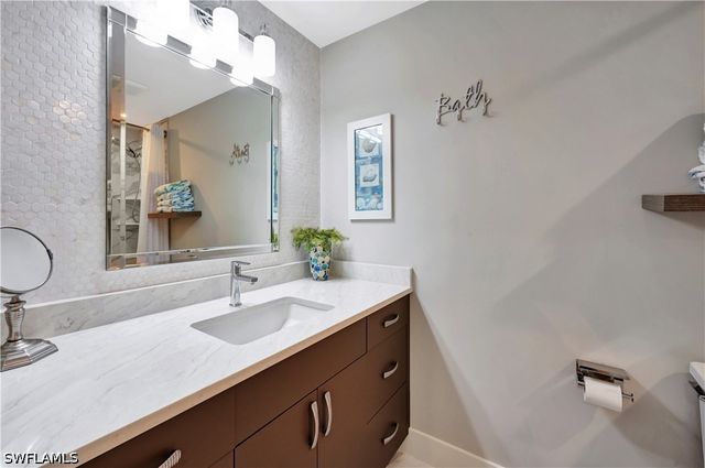 583 Beachwalk CIR Q-203, Naples, FL 34108