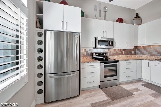 583 Beachwalk CIR Q-203, Naples, FL 34108