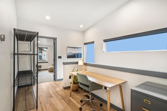 18 SW Roosevelt Avenue 4, Bend, OR 97702