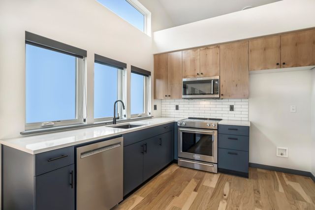 18 SW Roosevelt Avenue 4, Bend, OR 97702