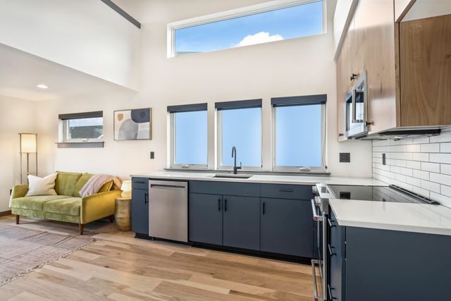 18 SW Roosevelt Avenue 4, Bend, OR 97702