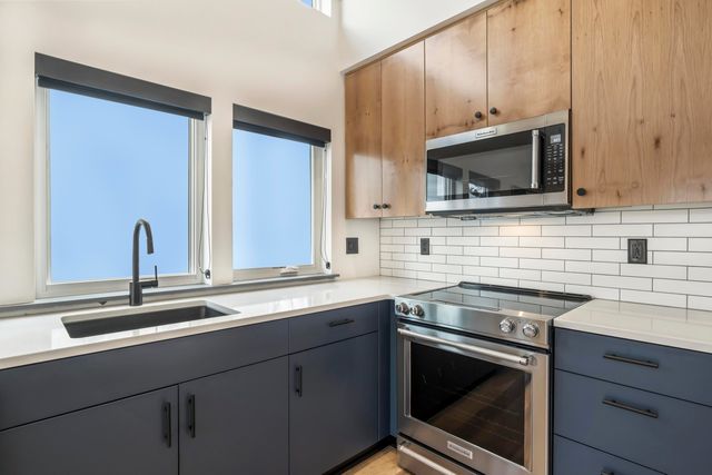 18 SW Roosevelt Avenue 4, Bend, OR 97702