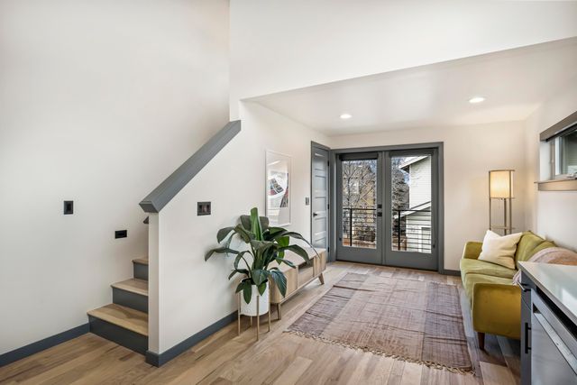 18 SW Roosevelt Avenue 4, Bend, OR 97702