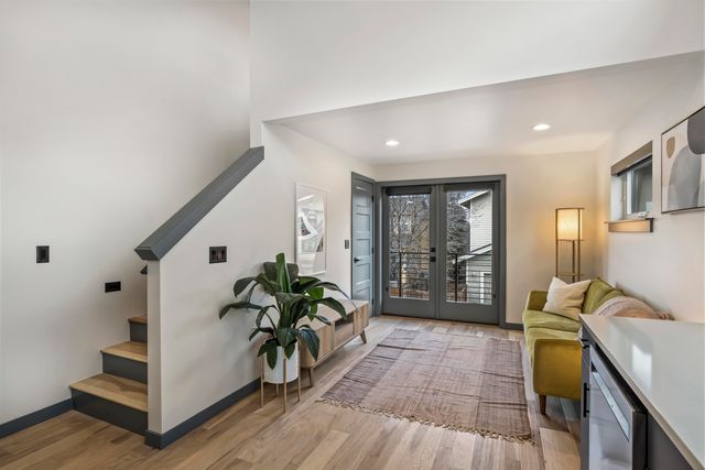 18 SW Roosevelt Avenue 4, Bend, OR 97702