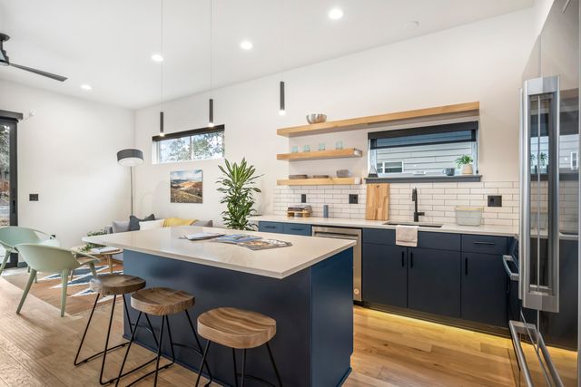 18 SW Roosevelt Avenue 4, Bend, OR 97702