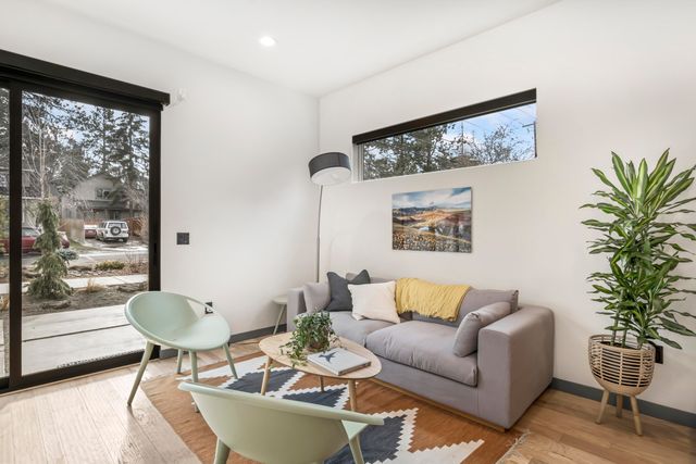 18 SW Roosevelt Avenue 4, Bend, OR 97702