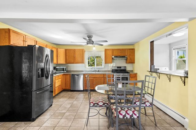 2113 Pleasant St, Fall River, MA 02723
