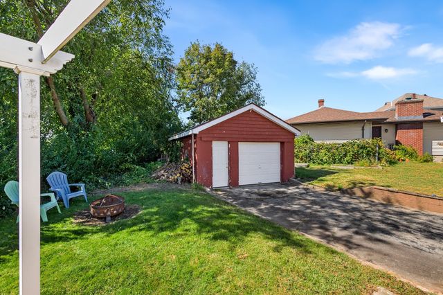 2113 Pleasant St, Fall River, MA 02723