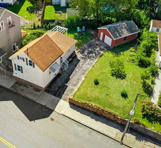 2113 Pleasant St, Fall River, MA 02723