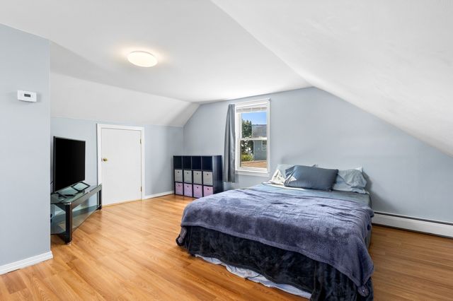 2113 Pleasant St, Fall River, MA 02723