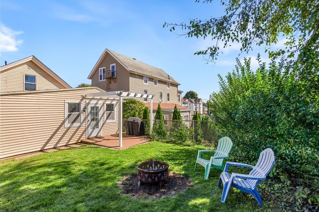 2113 Pleasant St, Fall River, MA 02723