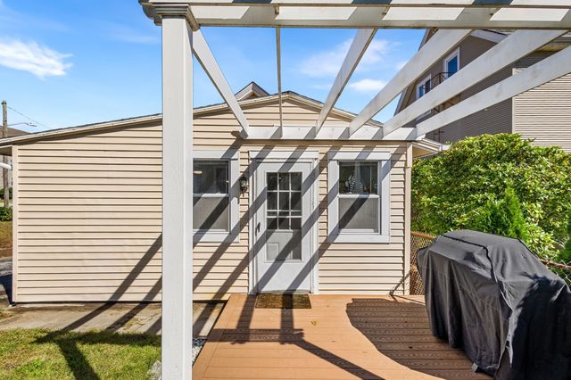 2113 Pleasant St, Fall River, MA 02723