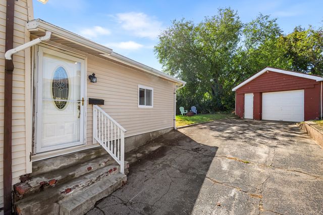 2113 Pleasant St, Fall River, MA 02723