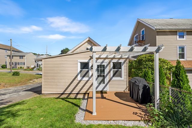 2113 Pleasant St, Fall River, MA 02723