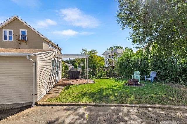 2113 Pleasant St, Fall River, MA 02723