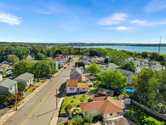 2113 Pleasant St, Fall River, MA 02723
