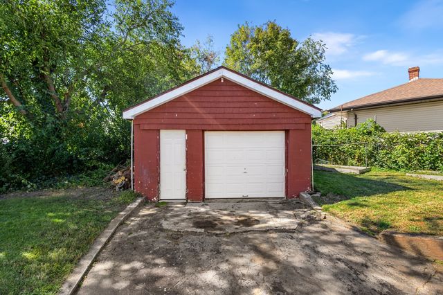 2113 Pleasant St, Fall River, MA 02723