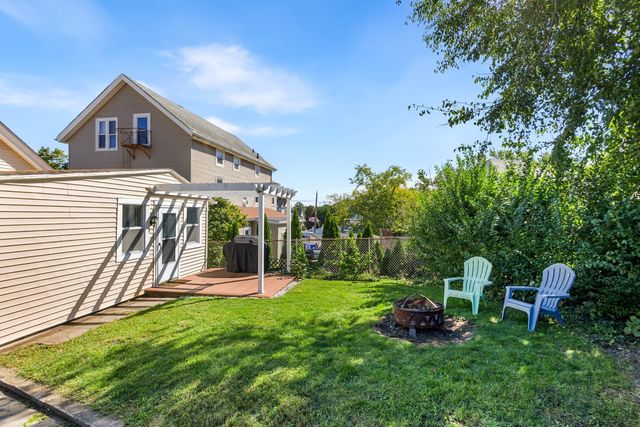 2113 Pleasant St, Fall River, MA 02723