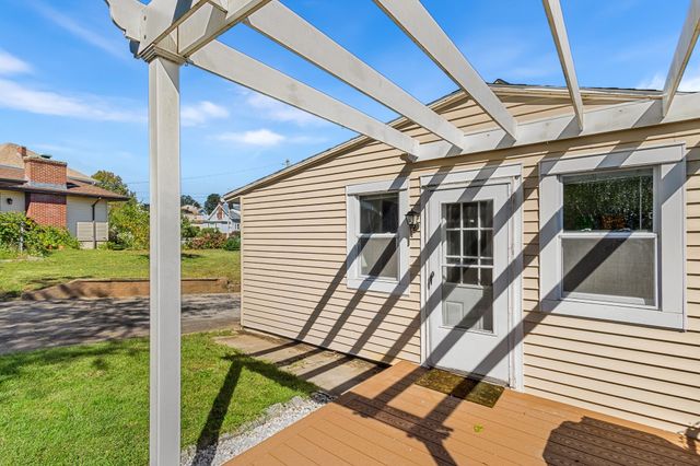 2113 Pleasant St, Fall River, MA 02723