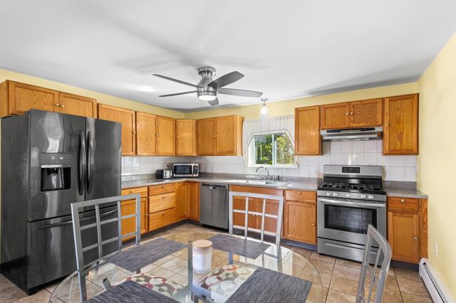 2113 Pleasant St, Fall River, MA 02723