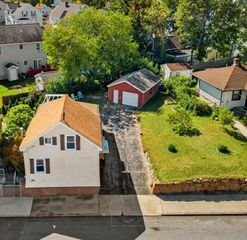 2113 Pleasant St, Fall River, MA 02723