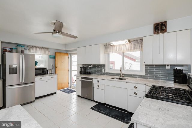 94 AVALON AVE, Dundalk, MD 21222