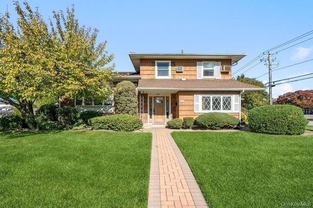 430 Violet Street, Massapequa Park, NY 11762