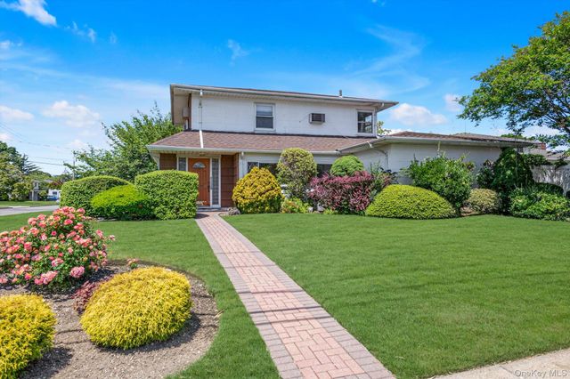 430 Violet Street, Massapequa Park, NY 11762