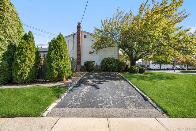 430 Violet Street, Massapequa Park, NY 11762