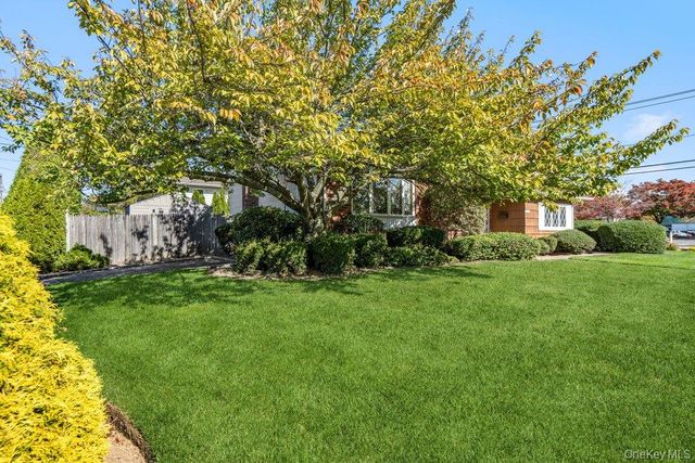 430 Violet Street, Massapequa Park, NY 11762
