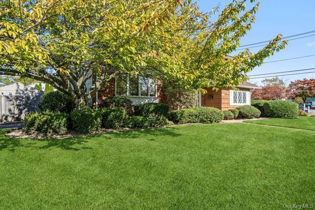 430 Violet Street, Massapequa Park, NY 11762
